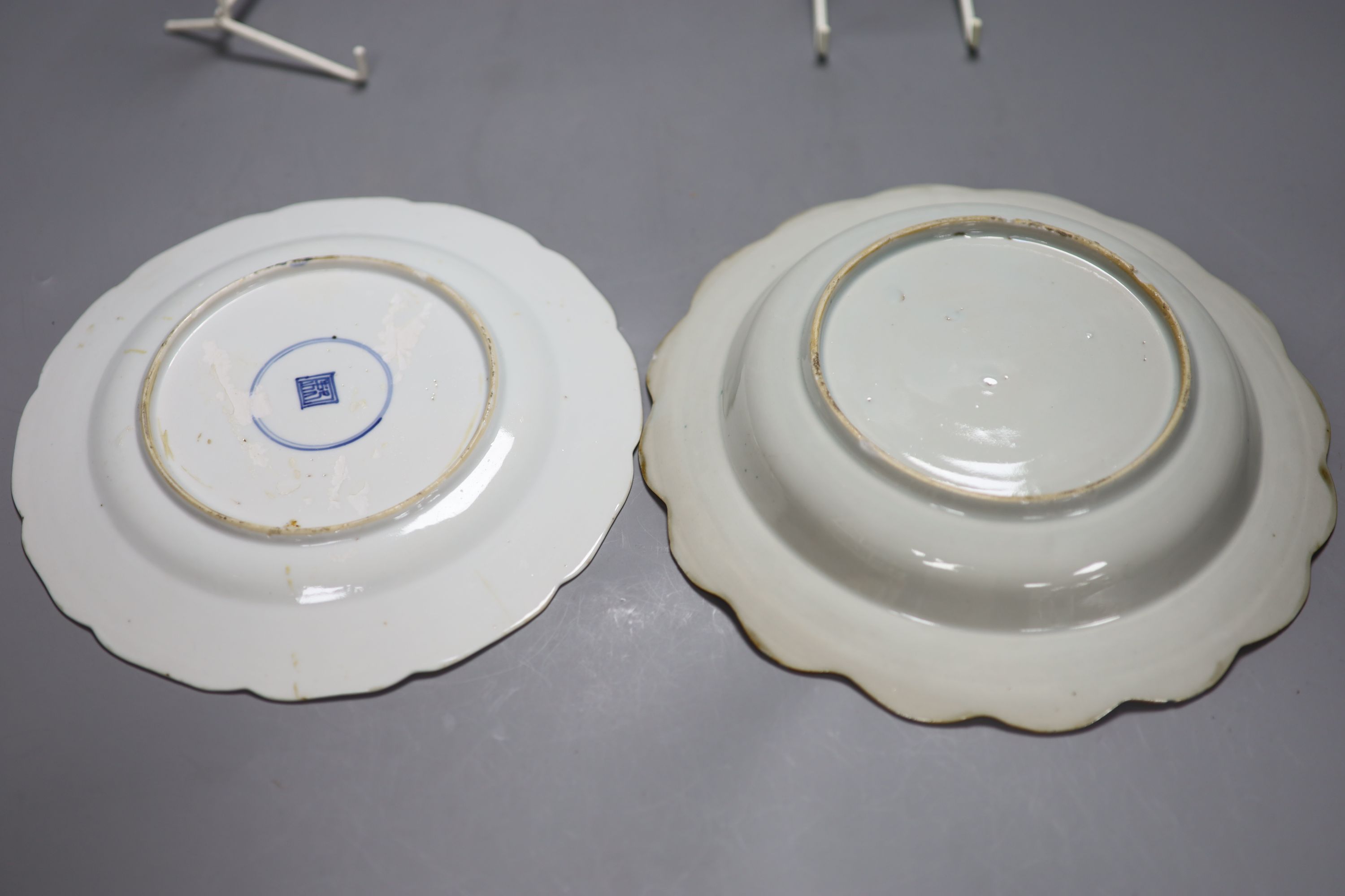 A Chinese famille verte plate, Kangxi and a famille rose soup dish Qianlong, largest diameter 23cm